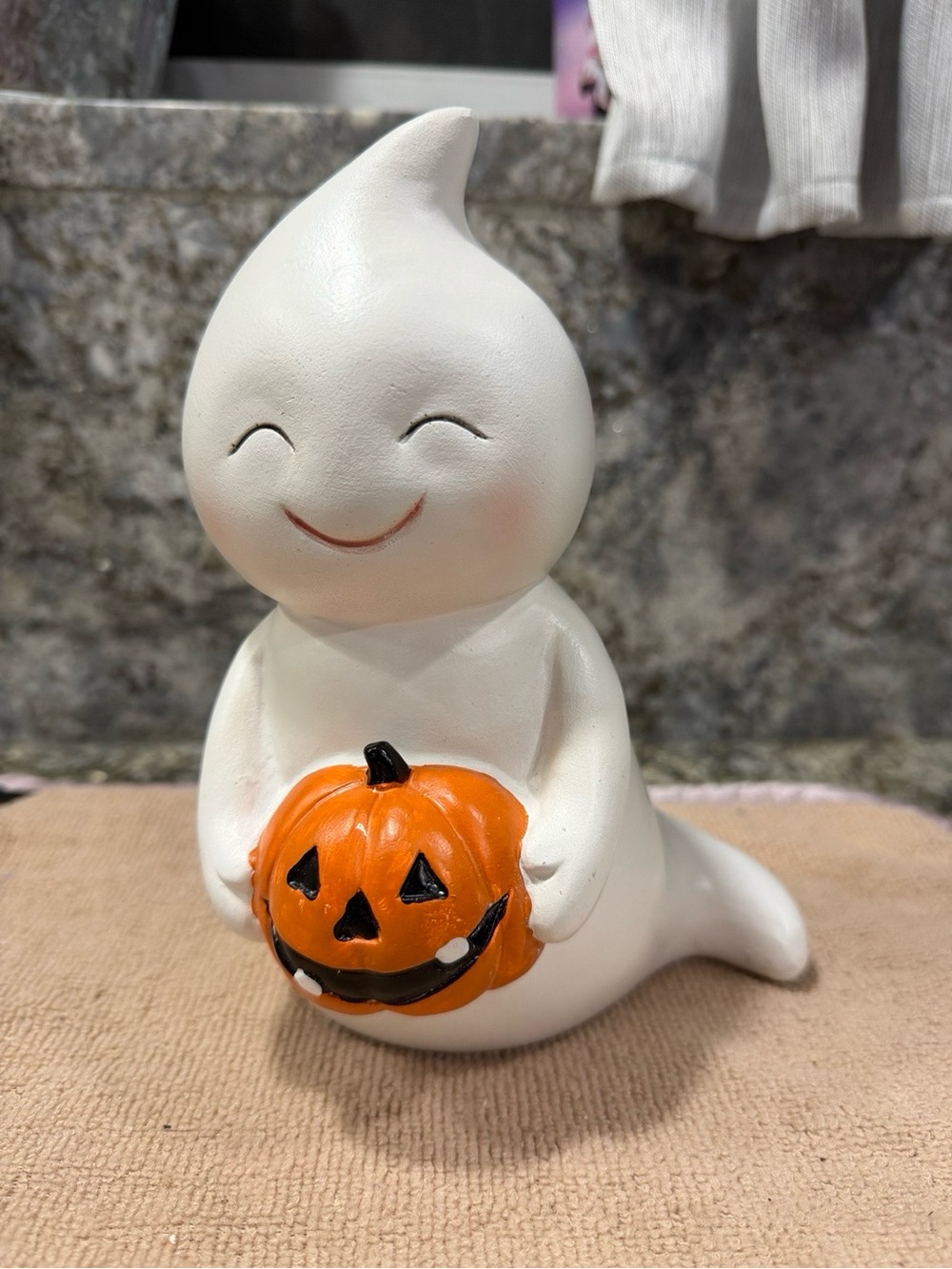 NWT TJ Maxx Happy Ghost Holding Jack-O’-Lantern Halloween Resin Decor 7.5”